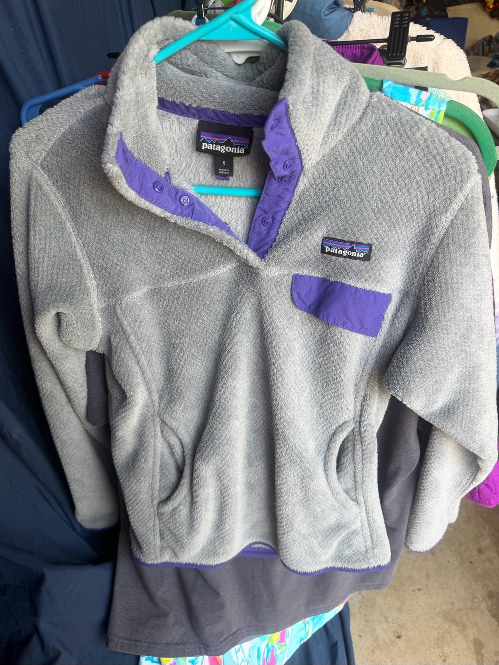 Patagonia women’s ' Gray & Purple Fleece Pullover Jacket